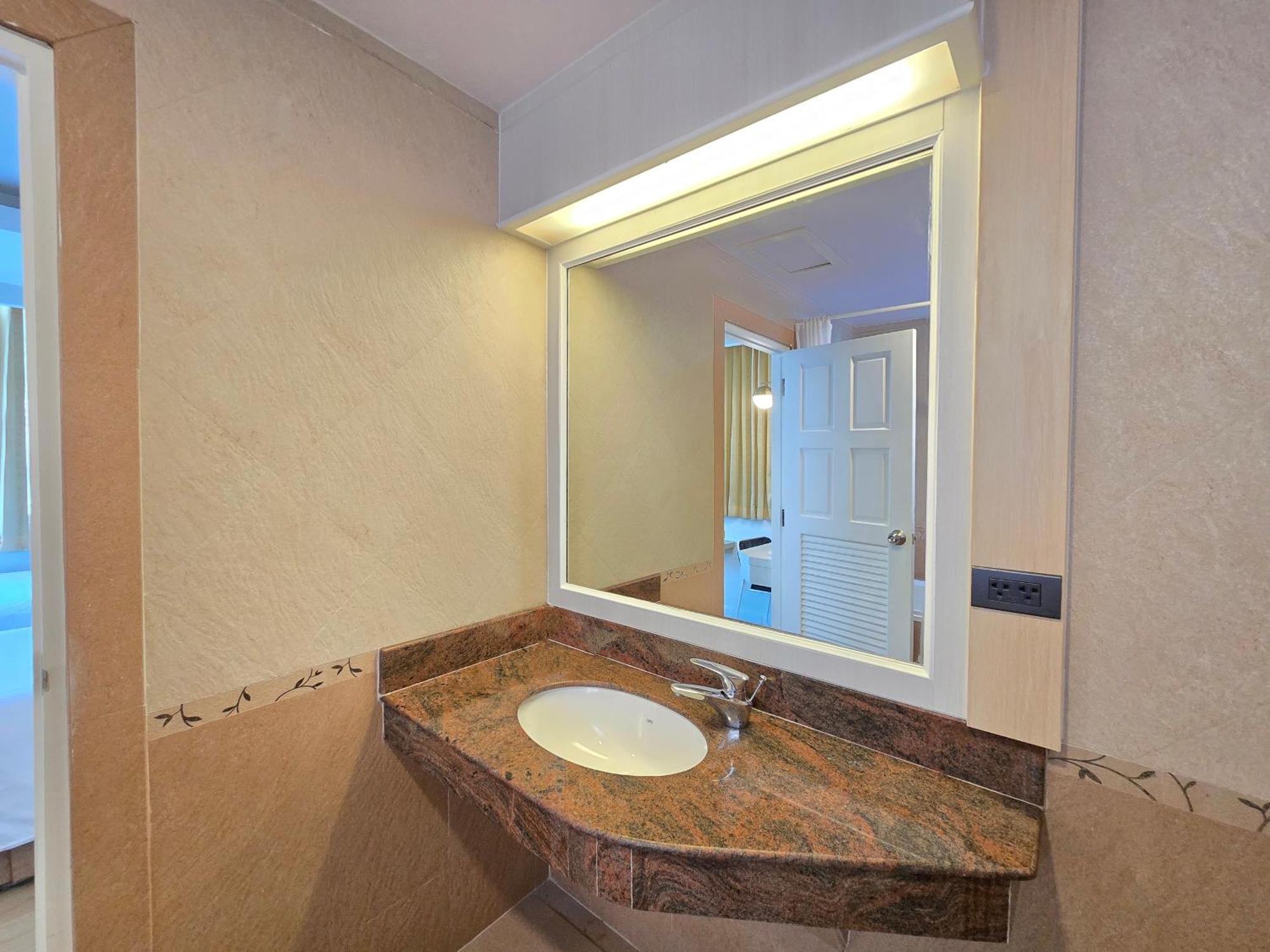 Sira Boutique Residence - Newly Renovated パトン エクステリア 写真